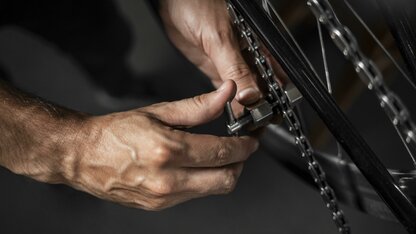 Ako na čistenie reťaze na motorke