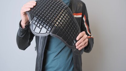 Ako vybrať chránič chrbtice na motorku: CE Level 1 alebo Level 2?