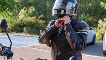 Ako vybrať správnu veľkosť moto prilby a zmerať obvod hlavy