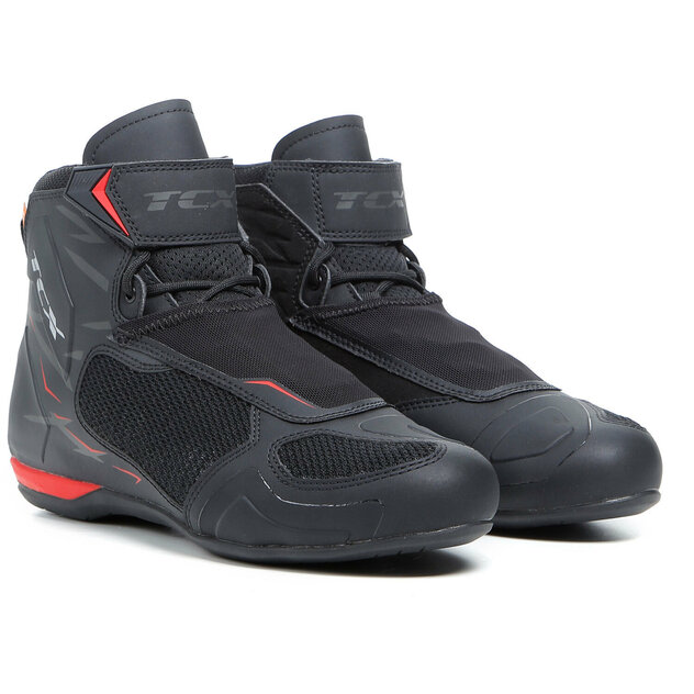 DAINESE22TCX.0000589_SN006777_CLOSEUP01-