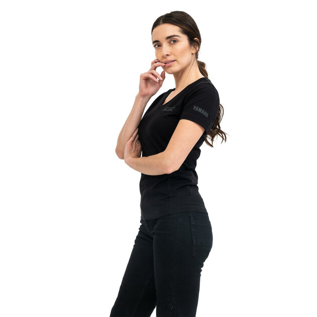 B21-IR207-B0-0M-Tmax-t-shirt--Female-Studio-005_Ta-38956_ESHOP_4