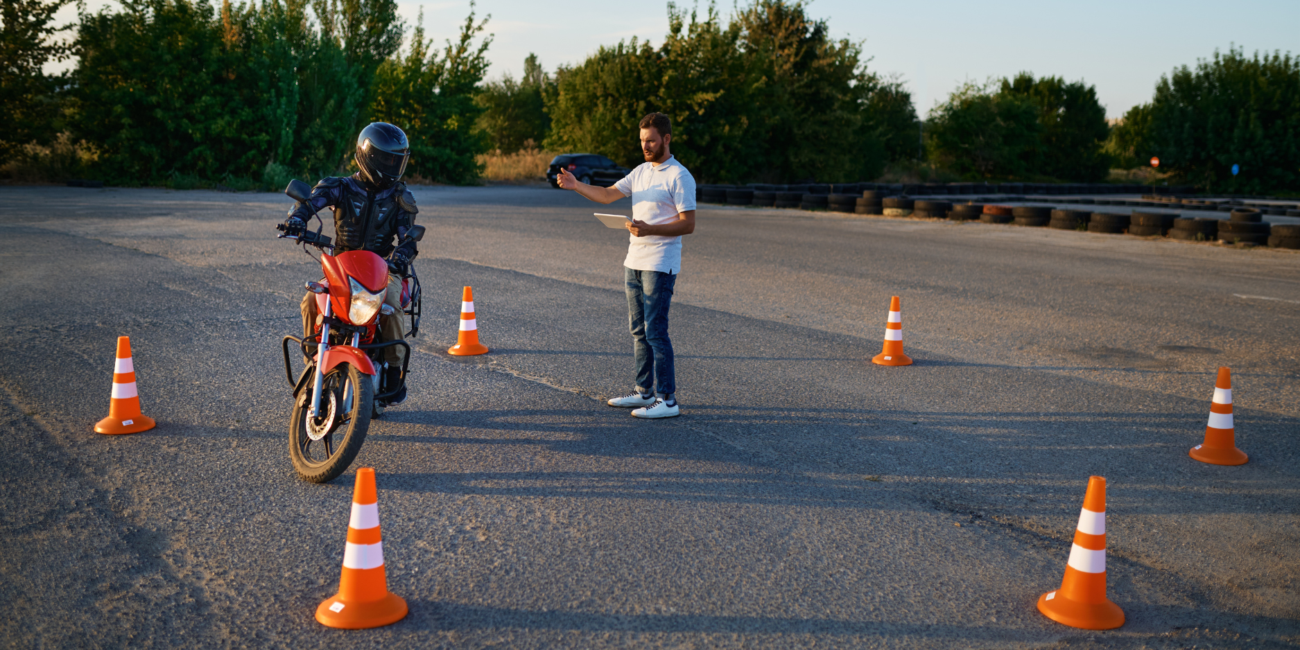Jazdy na motorke na cvičisku autoškoly